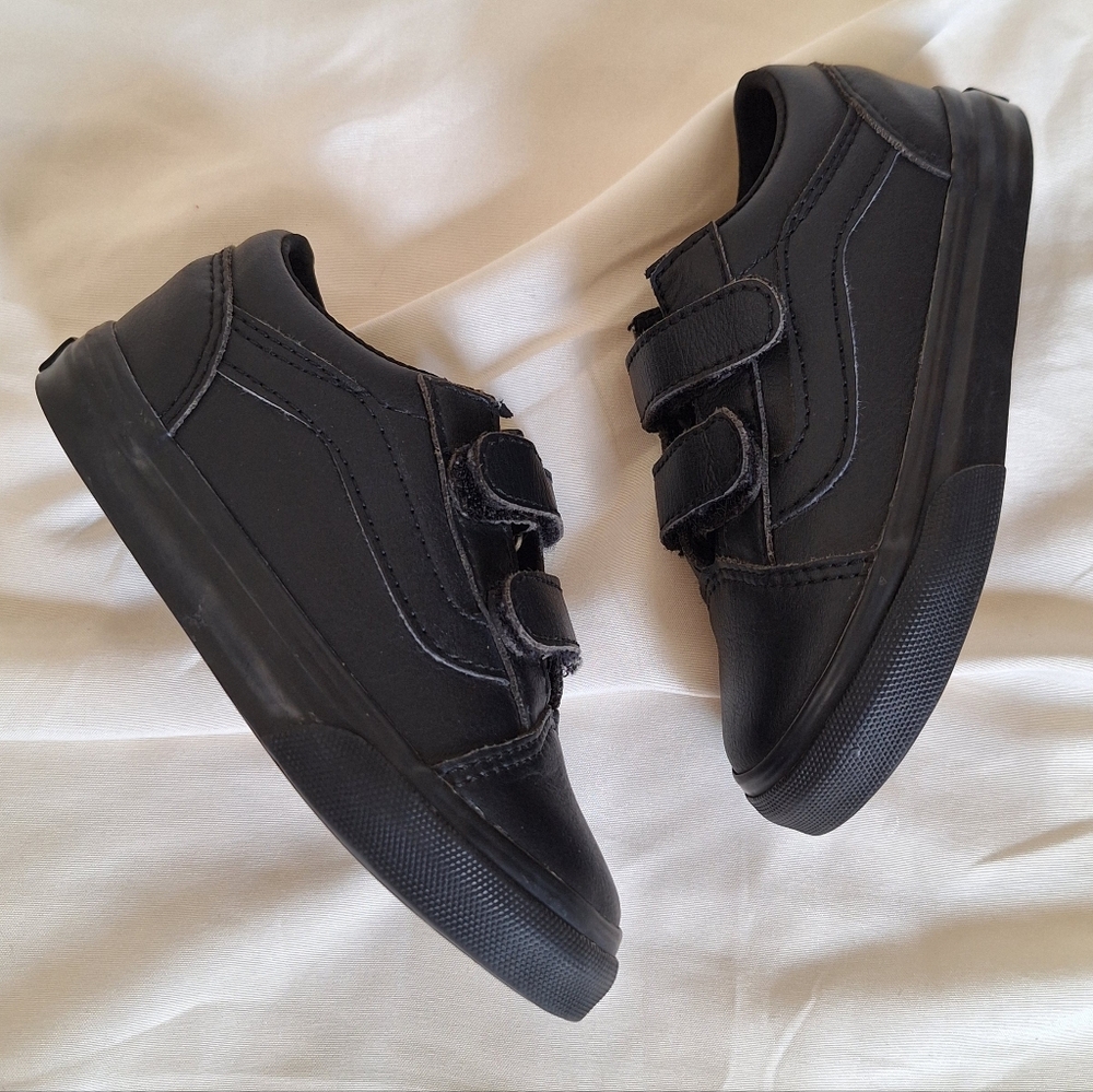 VANS Toddler Kids Shoe with Velcro Straps in Black Size 8